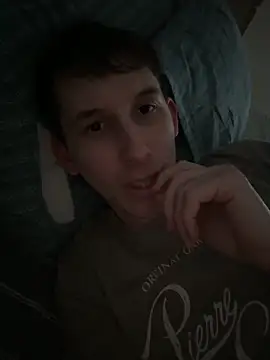 Snapshot of alex2p12 chatting on 06-15-26, 01:02 alex2p12 online show from 06-15-26, 01:02