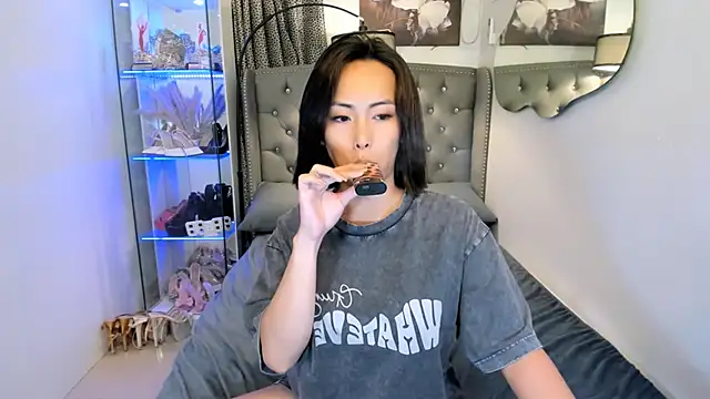 Snapshot of reighnempress chatting on 01-17-26, 01:05 reighnempress online show from 01-17-26, 01:05