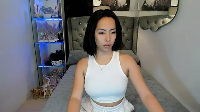 Snapshot of reighnempress chatting on 02-05-26, 03:00 reighnempress online show from 02-05-26, 03:00