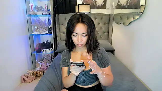 Snapshot of reighnempress chatting on 02-21-26, 01:39 reighnempress online show from 02-21-26, 01:39