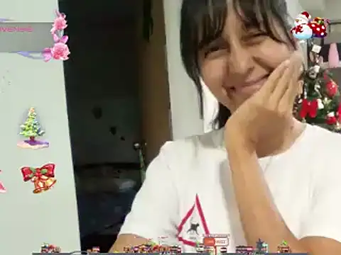Snapshot of Moon_lunita chatting on 12-19-24, 10:32 Moon lunita online show from 12-19-24, 10:32