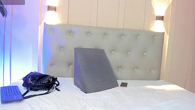 Snapshot of nicol_snow chatting on 01-23-25, 01:13 nicol snow online show from 01-23-25, 01:13