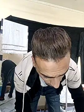 Snapshot of highguy chatting on 01-02-25, 10:05 highguy online show from 01-02-25, 10:05