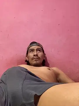 Snapshot of duggan12 chatting on 09-25-25, 01:20 duggan12 online show from 09-25-25, 01:20