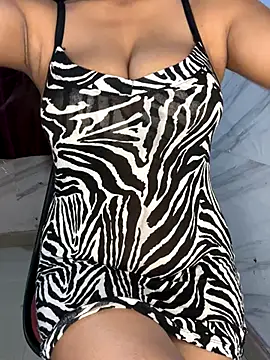 Snapshot of Ms_Divya chatting on 10-29-25, 11:12 Ms Divya online show from 10-29-25, 11:12