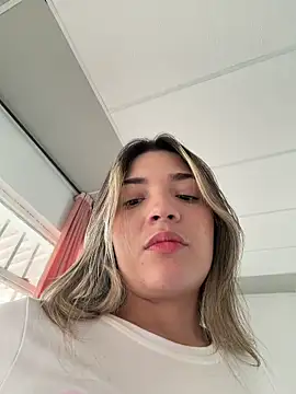 Snapshot of Sarita-candy chatting on 04-23-26, 04:09 Sarita-candy online show from 04-23-26, 04:09