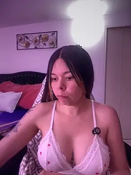 Snapshot of carolina16love chatting on 05-19-26, 07:42 carolina16love online show from 05-19-26, 07:42