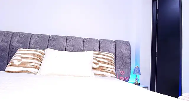 naia blessed online show from 11-21-25, 07:12