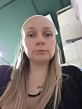 Snapshot of Bondgirl_013 chatting on 05-30-26, 06:16 Bondgirl 013 online show from 05-30-26, 06:16