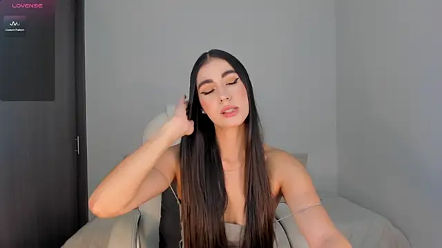 Snapshot of RebeccaBaxter chatting on 01-09-25, 12:35 RebeccaBaxter online show from 01-09-25, 12:35