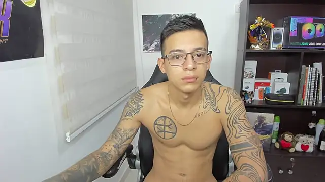 SIXXTOLOVE18 online show from 03-13-25, 03:33