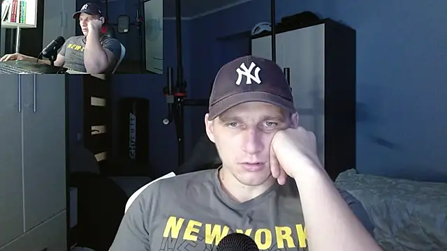 Snapshot of PoliglotJoe chatting on 10-14-25, 01:23 PoliglotJoe online show from 10-14-25, 01:23