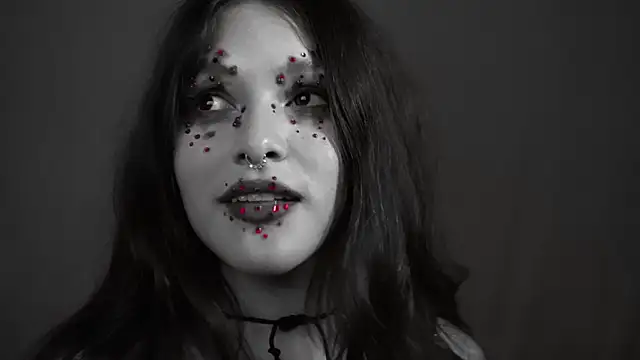 Snapshot of HannaMoom chatting on 10-25-25, 11:32 HannaMoom online show from 10-25-25, 11:32