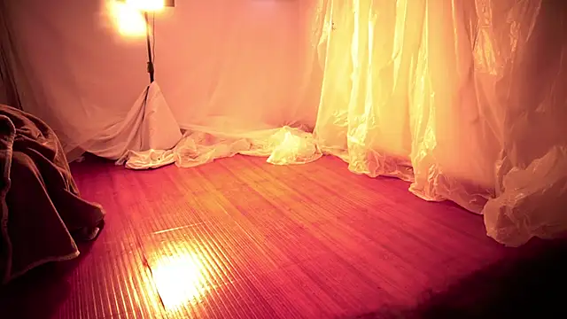 Snapshot of HannaMoom chatting on 11-19-25, 10:32 HannaMoom online show from 11-19-25, 10:32