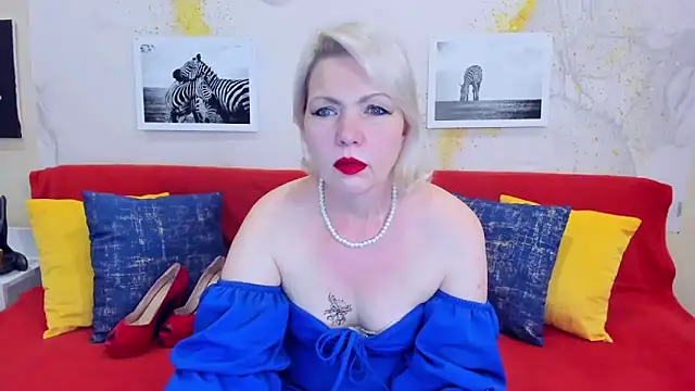 Snapshot of BeautyName chatting on 02-09-25, 08:13 BeautyName online show from 02-09-25, 08:13