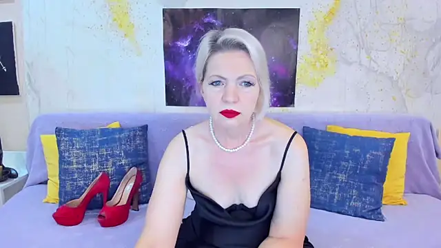 Snapshot of BeautyName chatting on 12-03-25, 04:42 BeautyName online show from 12-03-25, 04:42