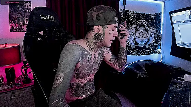 Snapshot of josh__ackerman chatting on 12-27-24, 11:10 josh ackerman online show from 12-27-24, 11:10