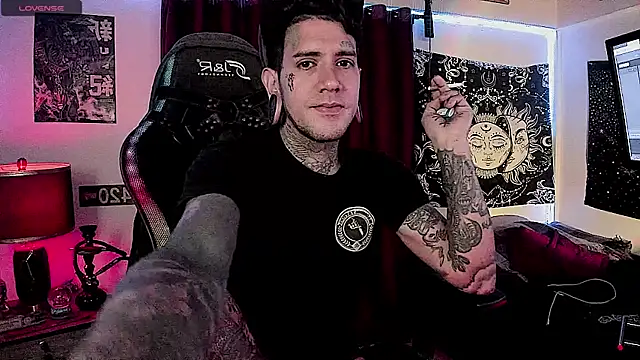 Snapshot of josh__ackerman chatting on 01-05-25, 03:13 josh ackerman online show from 01-05-25, 03:13