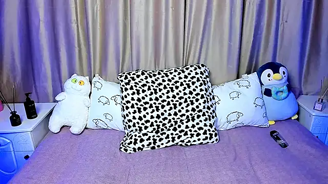 Snapshot of LilyStarlight chatting on 02-19-25, 06:33 LilyStarlight online show from 02-19-25, 06:33