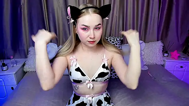 Snapshot of LilyStarlight chatting on 11-14-25, 05:17 LilyStarlight online show from 11-14-25, 05:17