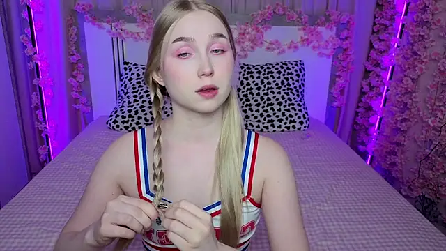 Snapshot of LilyStarlight chatting on 05-17-26, 03:37 LilyStarlight online show from 05-17-26, 03:37