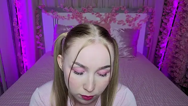 LilyStarlight online show from 06-05-26, 06:52