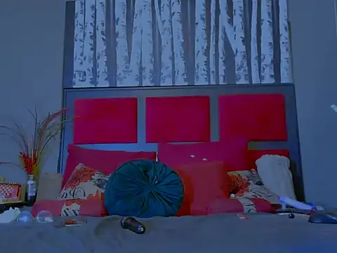 MissParis26 online show from 10-13-25, 09:04