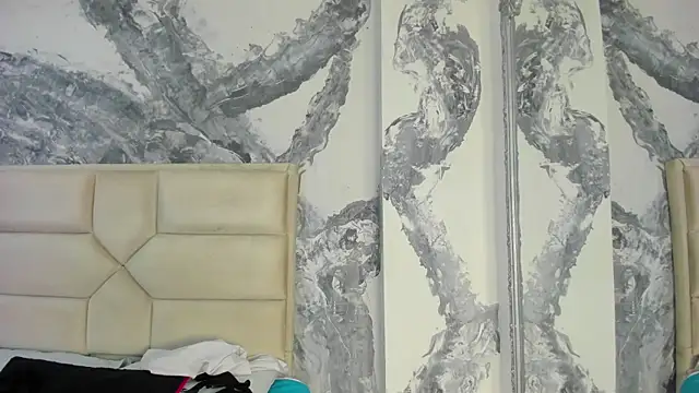 Snapshot of Rianamanson chatting on 10-15-25, 09:48 Rianamanson online show from 10-15-25, 09:48