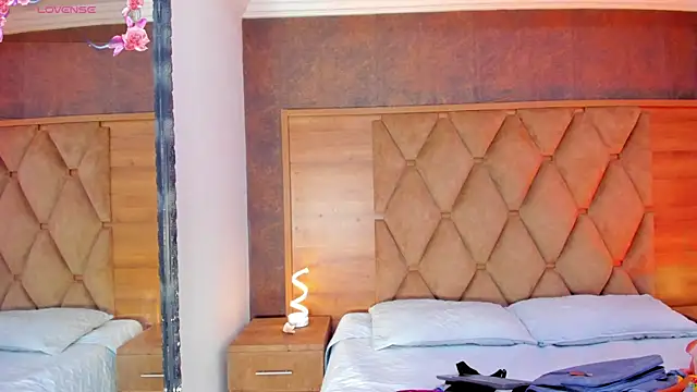 Snapshot of Rianamanson chatting on 10-16-25, 10:44 Rianamanson online show from 10-16-25, 10:44