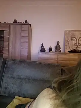 cristalines online show from 10-31-25, 12:39