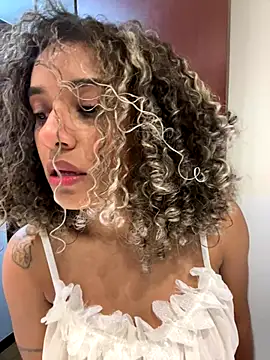 Snapshot of Belkaj chatting on 10-01-25, 01:00 Belkaj online show from 10-01-25, 01:00