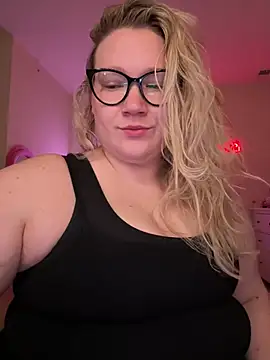 Snapshot of PiggyRose chatting on 03-19-25, 12:26 PiggyRose online show from 03-19-25, 12:26