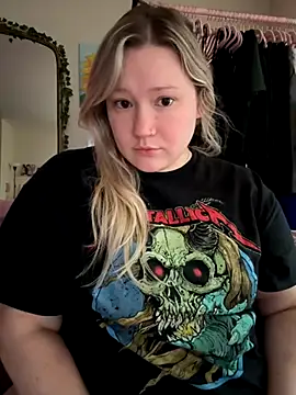 Snapshot of PiggyRose chatting on 10-06-25, 10:29 PiggyRose online show from 10-06-25, 10:29