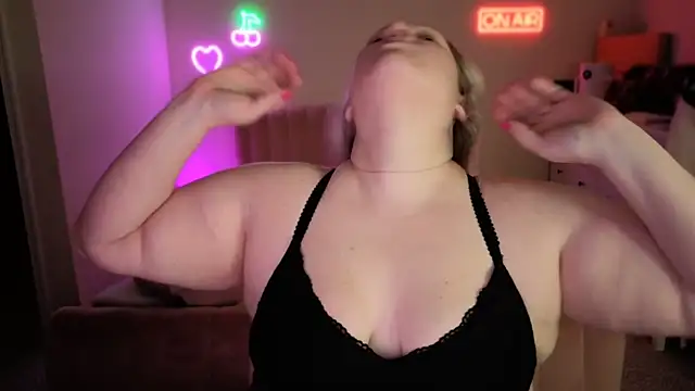 Snapshot of PiggyRose chatting on 11-04-25, 02:32 PiggyRose online show from 11-04-25, 02:32