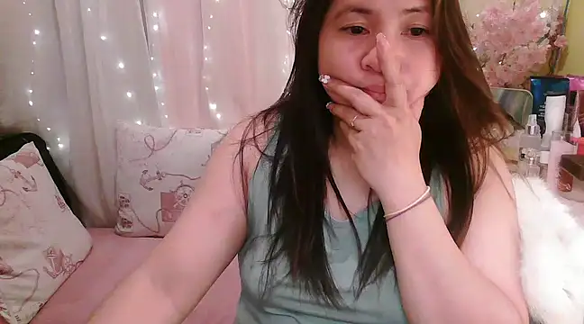 Snapshot of OhmyPinay chatting on 01-26-25, 04:30 OhmyPinay online show from 01-26-25, 04:30