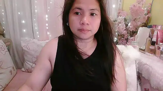 Snapshot of OhmyPinay chatting on 02-18-25, 05:42 OhmyPinay online show from 02-18-25, 05:42