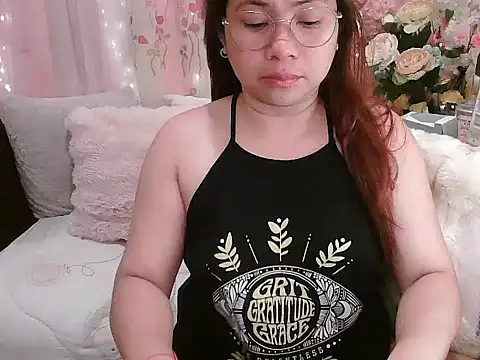 Snapshot of OhmyPinay chatting on 06-10-26, 02:12 OhmyPinay online show from 06-10-26, 02:12