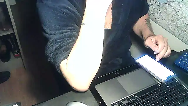 Snapshot of DUDURA@xh chatting on 11-03-25, 07:37 DUDURAxh online show from 11-03-25, 07:37