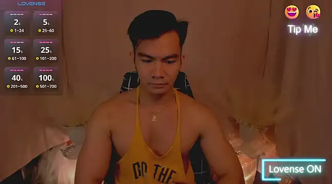 Snapshot of 000batman000 chatting on 12-06-24, 11:25 000batman000 online show from 12-06-24, 11:25