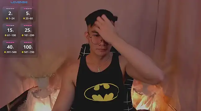 Snapshot of 000batman000 chatting on 12-11-24, 10:25 000batman000 online show from 12-11-24, 10:25