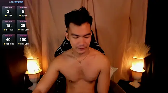 Snapshot of 000batman000 chatting on 02-20-25, 01:36 000batman000 online show from 02-20-25, 01:36