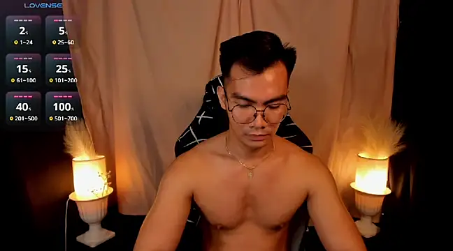 Snapshot of 000batman000 chatting on 02-20-25, 04:39 000batman000 online show from 02-20-25, 04:39