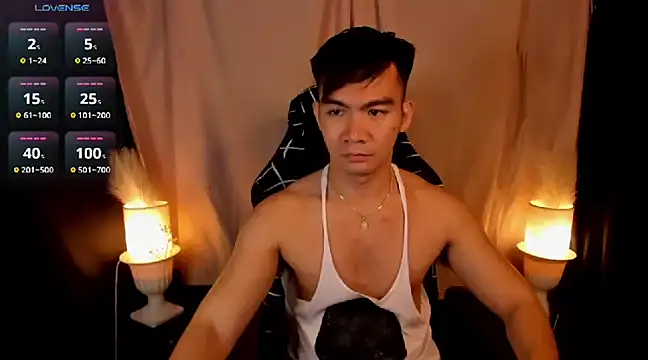 Snapshot of 000batman000 chatting on 02-21-25, 10:28 000batman000 online show from 02-21-25, 10:28