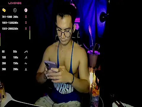 Snapshot of 000batman000 chatting on 02-06-26, 01:25 000batman000 online show from 02-06-26, 01:25