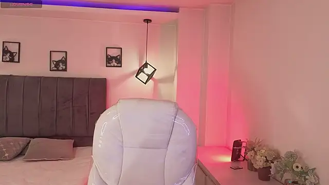 Catalinaa martinez online show from 11-19-25, 03:17