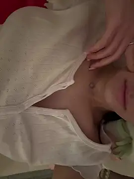 Snapshot of Prettylilgirll chatting on 04-19-26, 06:43 Prettylilgirll online show from 04-19-26, 06:43