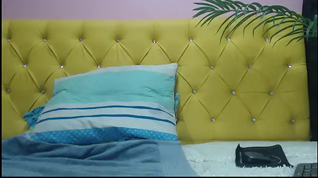 Snapshot of oso_dirty_ chatting on 12-15-24, 05:42 oso dirty online show from 12-15-24, 05:42