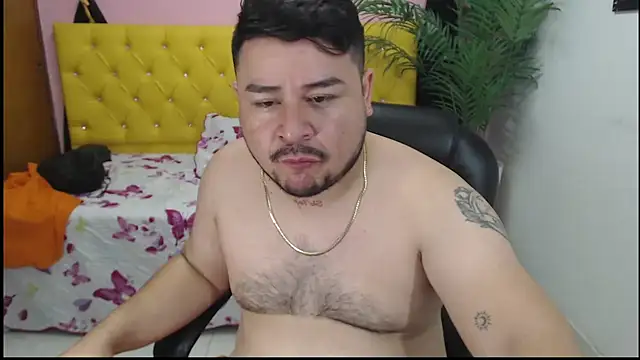 Snapshot of oso_dirty_ chatting on 12-21-24, 05:40 oso dirty online show from 12-21-24, 05:40