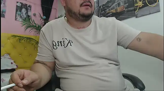 Snapshot of oso_dirty_ chatting on 12-23-24, 05:43 oso dirty online show from 12-23-24, 05:43