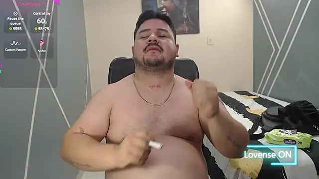 Snapshot of oso_dirty_ chatting on 01-25-25, 08:42 oso dirty online show from 01-25-25, 08:42